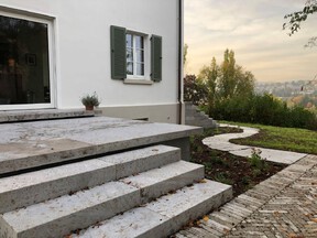 Scheuermann-Naturstein-Showroom-Blockstufen-37